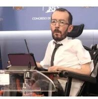 【欧浪网】为安定人心？西班牙部长高官开始接种阿斯利康疫苗