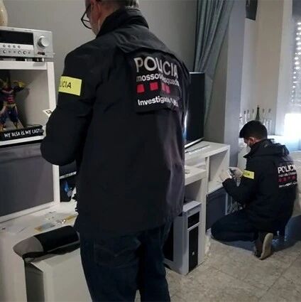 【欧浪网】一华人服装店主被逮捕 被告试衣间性侵11岁女孩