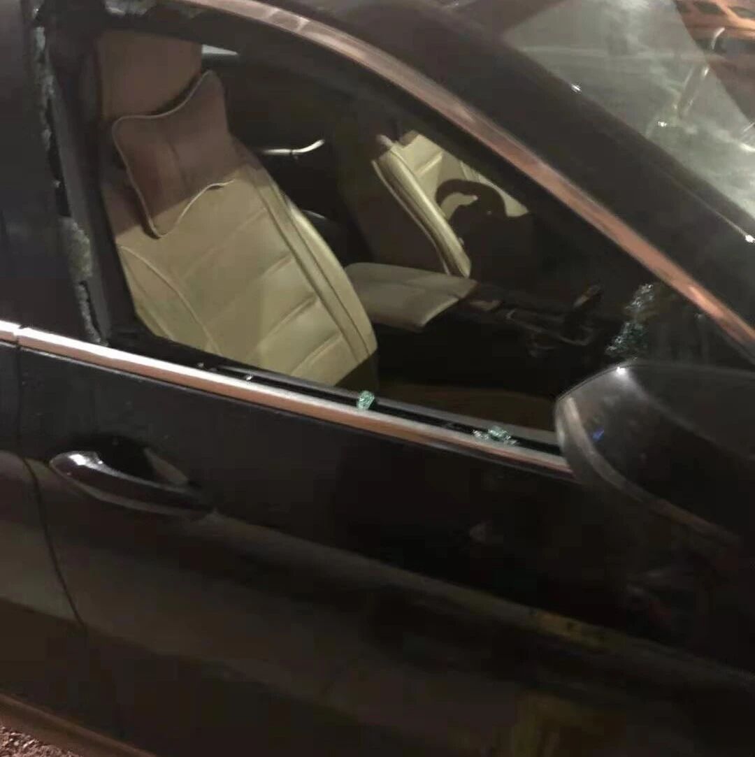 【欧浪网】告急！铁锤砸车窗！抢劫团伙对仓库区华人频繁下手