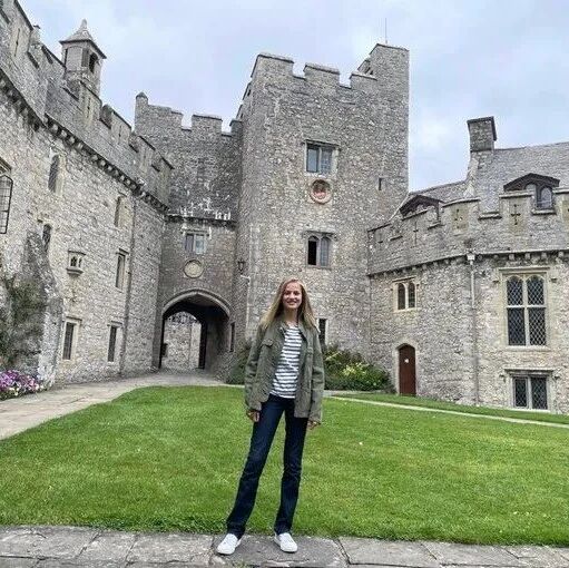 【欧浪网】西班牙长公主 未来女王抵达英国开始留学生活