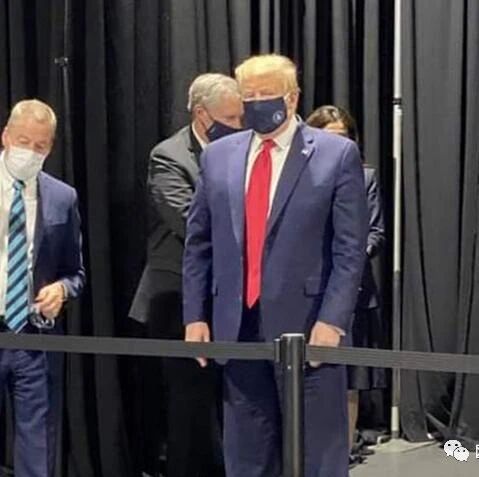【欧浪网】特朗普终于心虚害怕了  首次戴口罩照片被曝光
