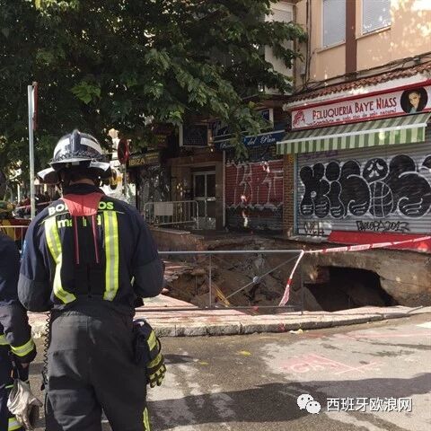 【欧浪网】公路突然塌陷车祸频发 西班牙也有“豆腐渣工程”？