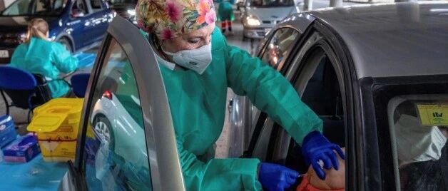 【欧浪网】西班牙日增保持1万例  大批疫苗到来  南部今日在体育场进行大规模接种