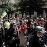 【欧浪网】法国21.5万人参加游行反对健康通行证措施 巴黎近1.4万人参与