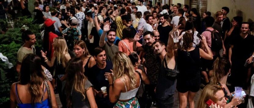 【欧浪网】巴塞罗那无宵禁导致6000人大聚会  病毒可能重新大爆发 侨胞请谨慎出行