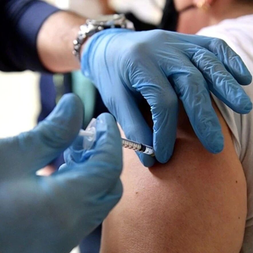 【欧浪】意大利通过全民健康码法令后 疫苗接种者骤增