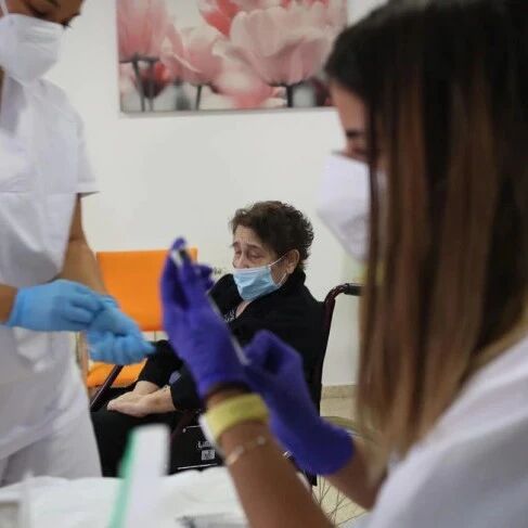 【欧浪】西班牙周末新增5千例  首相表示经济复兴将加速  有更多自治区全面解封