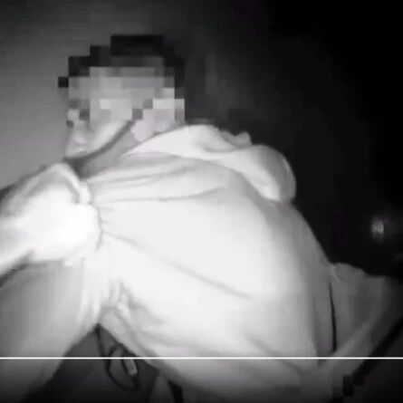 【欧浪网】歹徒入室盗窃被西班牙警方包围  吓得躲在浴缸里