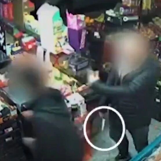 【欧浪网】有无数案底的刑事惯犯持刀打劫华人商店 终于被收监