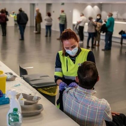 【欧浪网】西班牙扩充阿斯利康疫苗接种年龄  华人工作者也适用接种