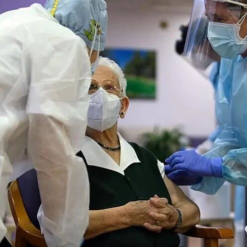 【欧浪网】西班牙第一天接种疫苗 卫生部长：“终结病毒的开始”