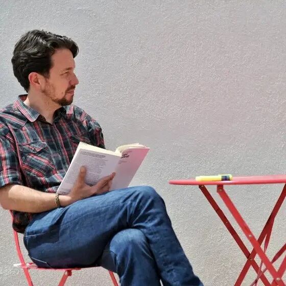 【欧浪网】左派领袖减除辫子  改头换面从“头”开始新生活