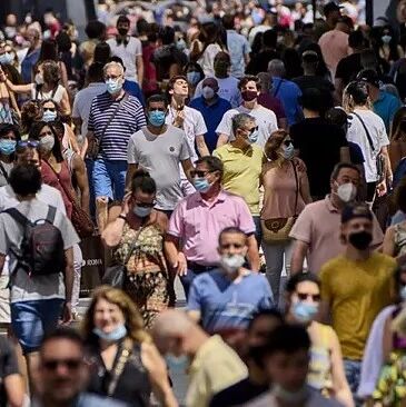 【欧浪网】西班牙摘口罩第一天  年轻人大肆庆祝  自治区要求根据疫情调整口罩使用