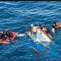 【欧浪网】偷渡船倾覆地中海 百余人恐遇难