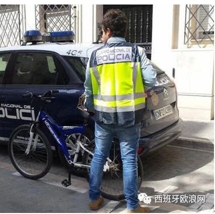 【欧浪网】骑车暴力抢手袋、扯项链27次的男子被逮捕