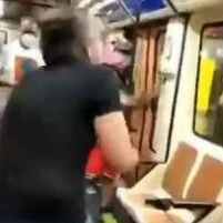 【欧浪网】在地铁内被批不戴口罩  反而将对方眼球打爆的极恶劣凶徒被逮捕