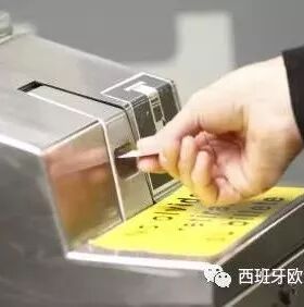 【欧浪网】纸质车票进入倒计时 华人市民抓紧购买"一卡通"