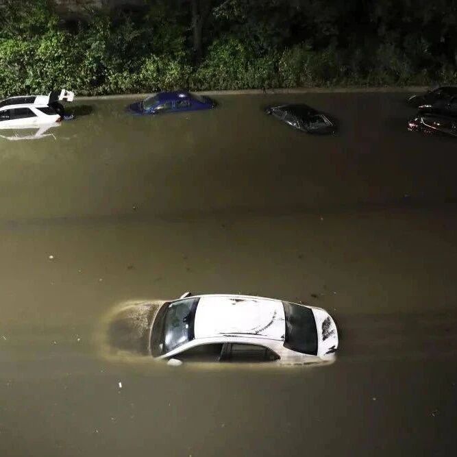 【欧浪网】500年一遇暴雨侵袭纽约 至少15人死亡 地铁站被雨水倒灌