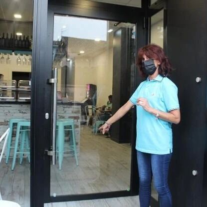 【欧浪网】五个笨贼破门抢劫餐馆  过程堪比电视喜剧