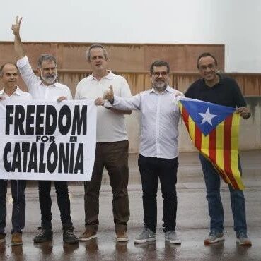 【欧浪网】被释分裂分子宣布继续为独立斗争  人民党要求首相辞职