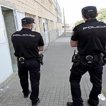 【欧浪网】罪犯飙车撞门洗劫商铺却逍遥法外 华人店主需提高警惕