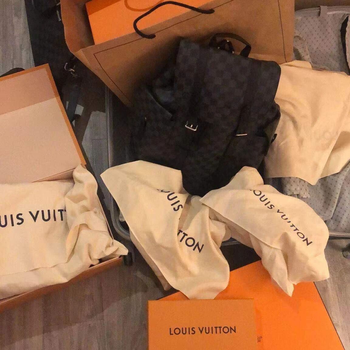 【欧浪网】快递连续失踪！专偷中国人的名牌包！疑似马德里邮局＂内鬼＂销赃现场被抓