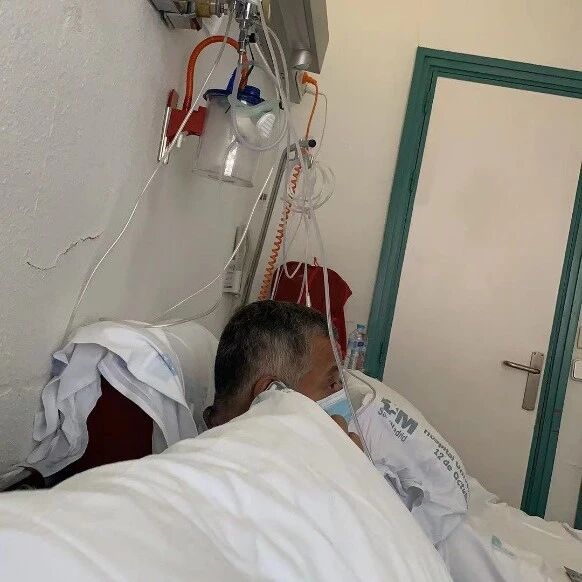 【欧浪网】50岁华人餐馆老板感染新冠 住进重症病房一周多 呼吸依然困难：＂ 生不如死！不可掉以轻心！＂