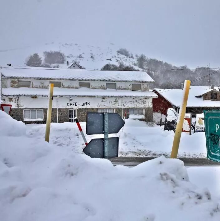 【欧浪网】风雪阻路！17公路禁行  28公路必须用链条轮胎