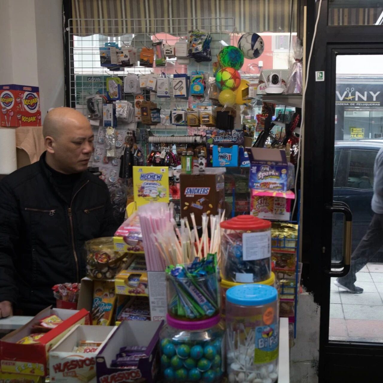【欧浪网】华妇惨死后丈夫重新开店 罪犯逍遥法外案件尚存疑点