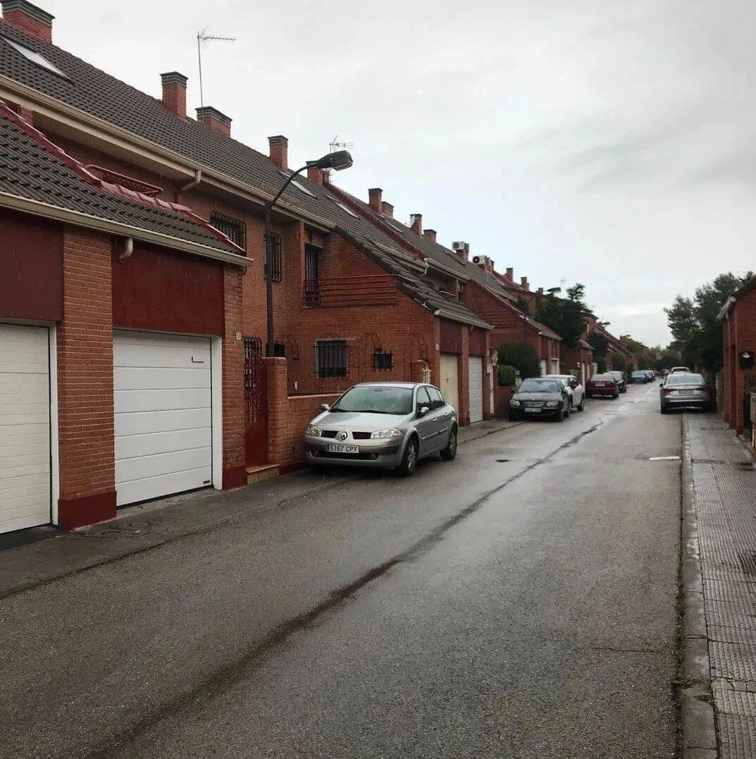 【独家房源】Getafe 带两个院子 三层别墅