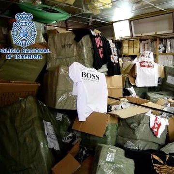 【欧浪网】警方在海岛突查假货 摩洛哥人从中国进货抢生意