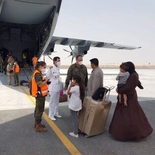 【欧浪网】西班牙接回200个阿富汗人  情报部门审查以避免塔利班分子混入