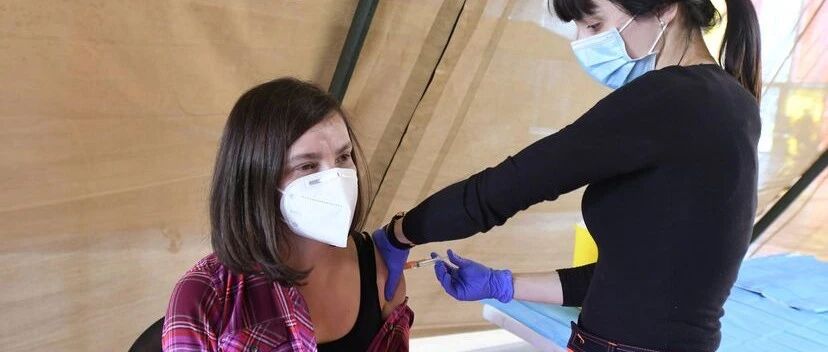 【欧浪网】马德里下周三起允许居民自行预约接种疫苗  非法移民也可以接种