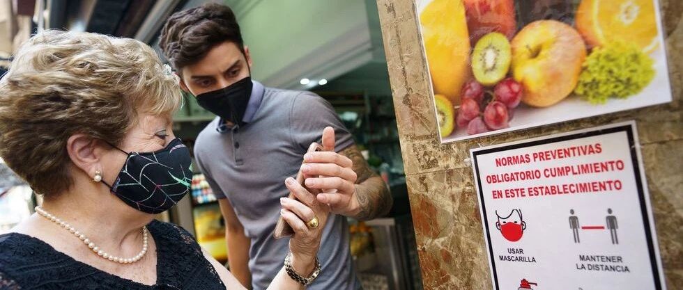 【欧浪网】西班牙日增2.66万例  群岛餐饮业疫苗通行证被法院喝停  加泰罗尼亚宵禁再延长