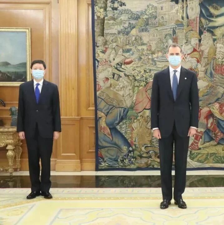 中国驻西班牙新大使吴海涛向西班牙国王费利佩六世递交国书
