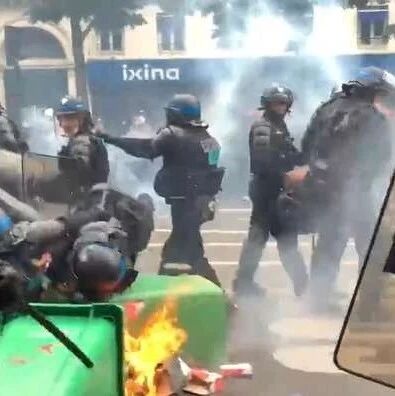 【欧浪网】法国巴黎爆大规模抗议 超万人上街 示威者袭警