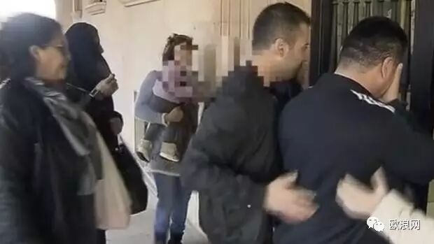 【欧浪网】西班牙连接英国的偷渡“密道”被发现 偷渡者均为伊拉克难民