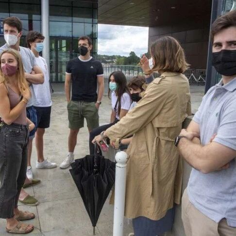 【欧浪网】大批西班牙人要越境去法国接种疫苗  法国紧急喊停