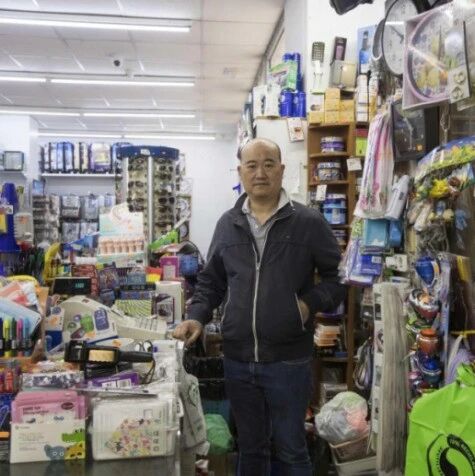 【欧浪】外媒：华商在病毒危机里也未能幸免  生意大跌 看不到前景 不少人回国