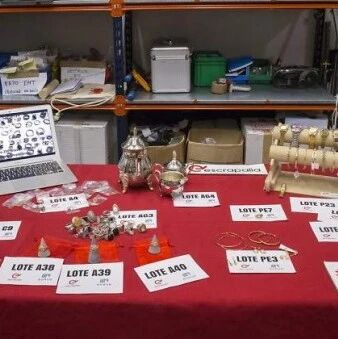 【欧浪】马德里公开拍卖无主失物  首饰、项链、手机甚至有钻戒