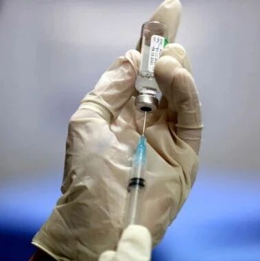 【欧浪网】全球超3亿人接种新冠疫苗 疫情可能会持续到2022年初