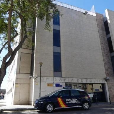 【欧浪网】骇人！残疾人为赚钱甘愿被绑架和骇人的性虐恋