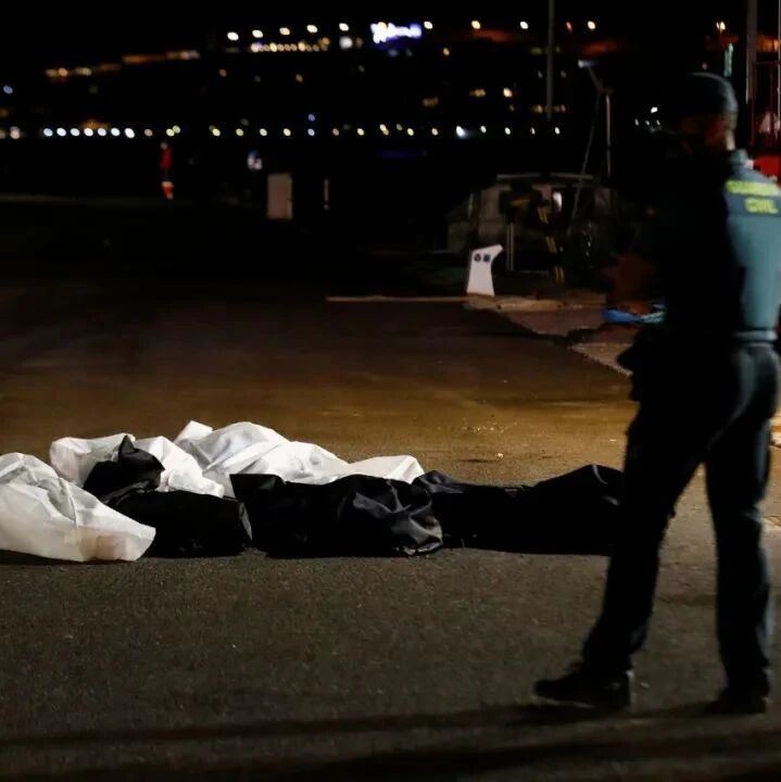 【欧浪】一非法移民船在西班牙加那利群岛附近海域获救 船上8人死亡