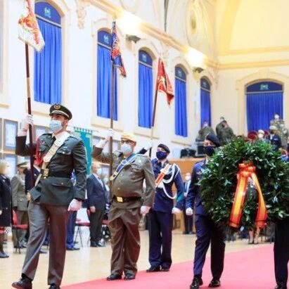 【欧浪网】27名西班牙军人在病毒战役里殉职  国防部今日举行感人致敬仪式