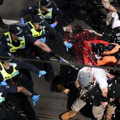 【欧浪】澳大利亚爆发反“封城”游行 警方逮捕数百名集会者