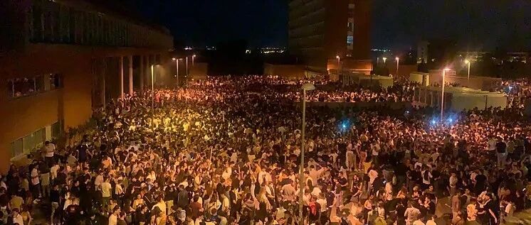 【欧浪】西班牙拉响警报！马德里2.5万人酗酒大会  巴塞罗那8千人大聚会
