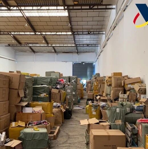 【欧浪网】警方在马德里仓库区收缴数百万非法玩具  有12人被捕