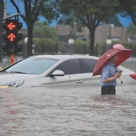 【欧浪网】　河南遭遇极端强降雨，救援进行中