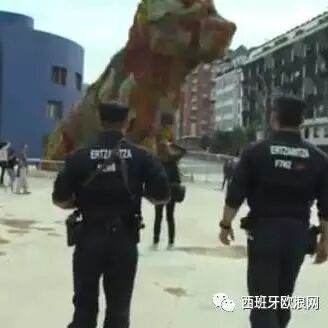 【欧浪网】西国多地未雨绸缪 安置防恐障碍准备反恐预案