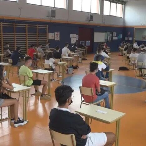 【欧浪网】态度180度大转变 西班牙全国学生工会呼吁全国停止现场上课